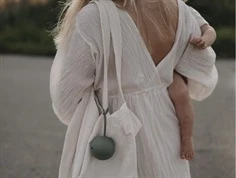 Mushie dried thyme sutteboks silikone